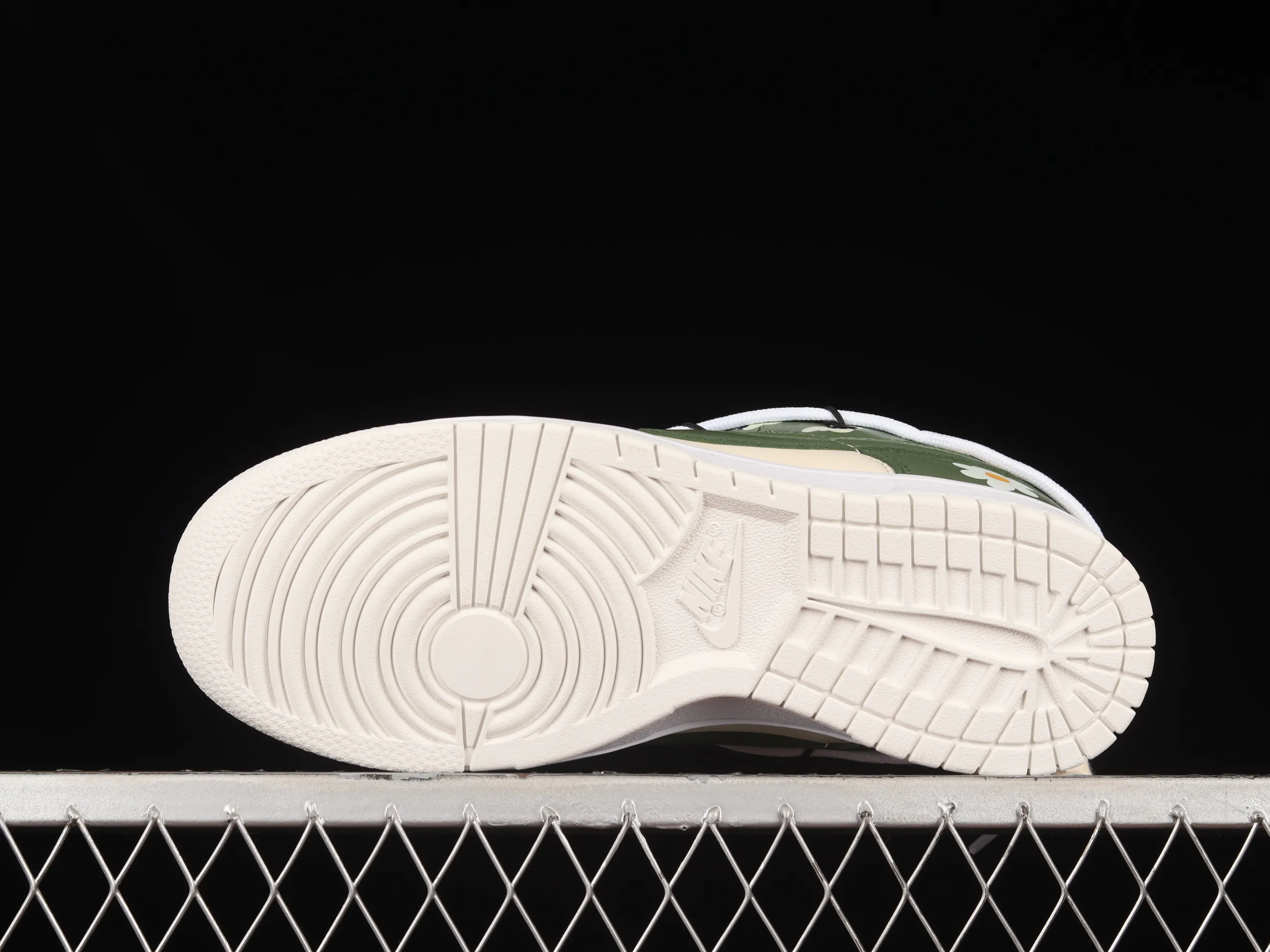 All categories Nk SB Dunk series Nk SB Dunk Low low-top sneakers Nk Dunk Low LOVE floral green customized version of deconstructed strap casual sneakers DH9765-100